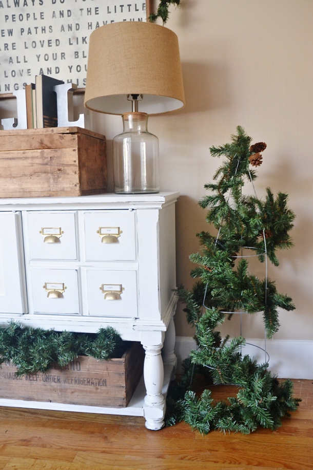 10 New DIY Ideas For Christmas Trees - picture 4