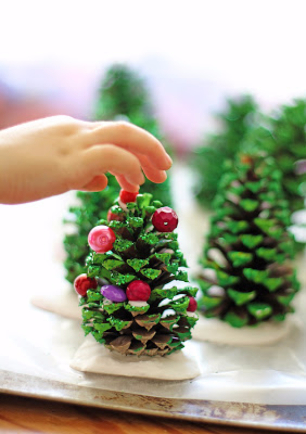 10 New DIY Ideas For Christmas Trees - picture 6