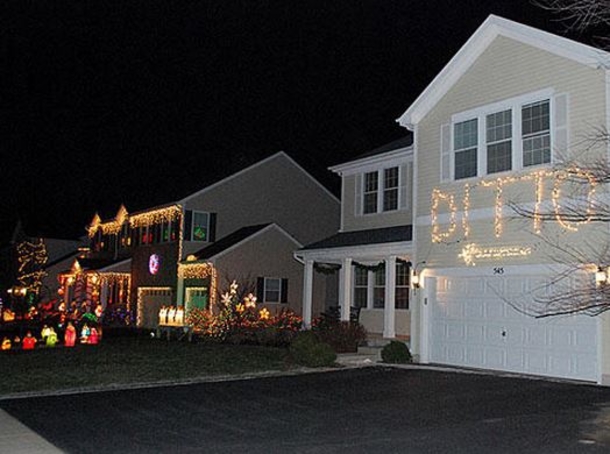 10 Of The Most Funny Christmas Decorations Ever - picture 4