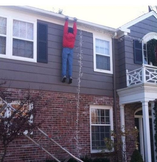 10 Of The Most Funny Christmas Decorations Ever - picture 5