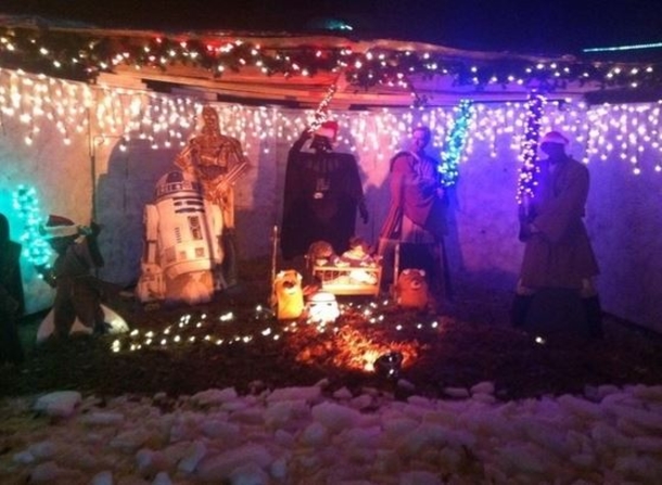 10 Of The Most Funny Christmas Decorations Ever - picture 6