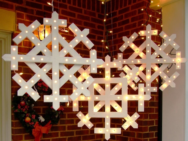 10 Outdoor Christmas Light Decor That Will Make The Neighbors Go Crazy - picture 7