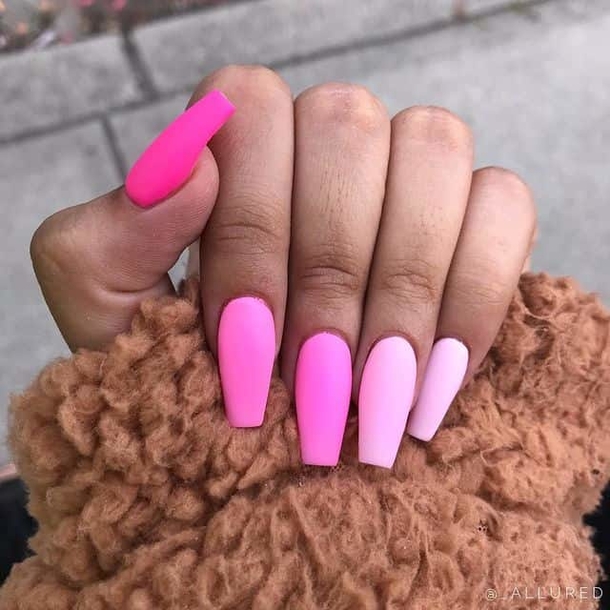10 Outstanding Ombre Nails You Need To Try! - picture 7