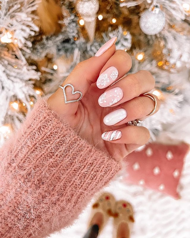 10+ Popular And Trendy Holiday Nails For 2023 - picture 2