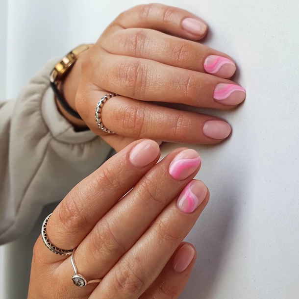 10 Pretty Short Nails That's Perfect For Any Season! - picture 6