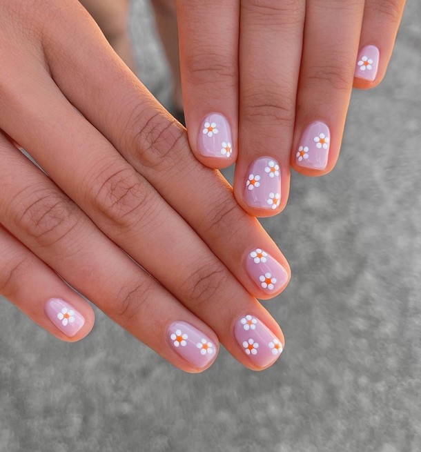 10 Pretty Short Nails That's Perfect For Any Season! - picture 8