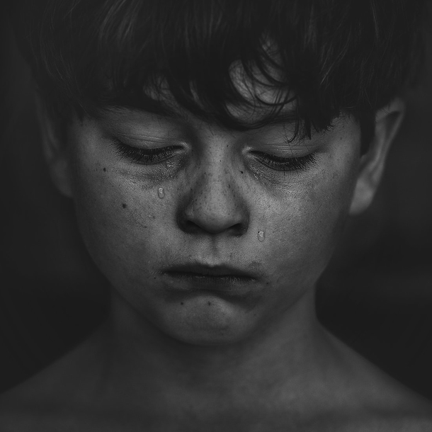10 Sad And Hurtful Photography Images - picture 2