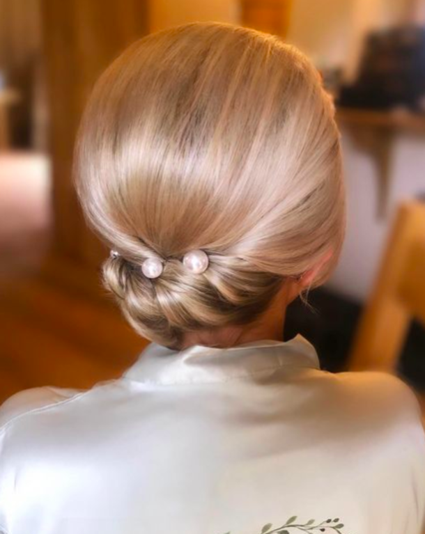 10 Short Hair Updos Perfect for a Professional Look at Work - picture 7