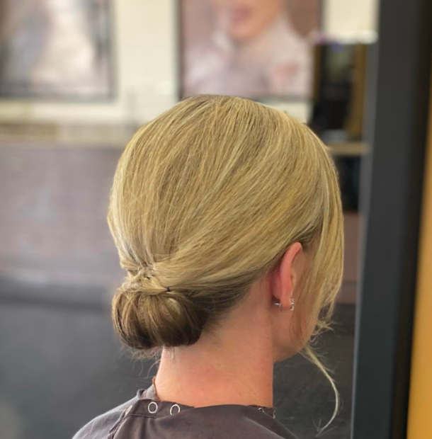 10 Short Hair Updos Perfect for a Professional Look at Work - picture 9