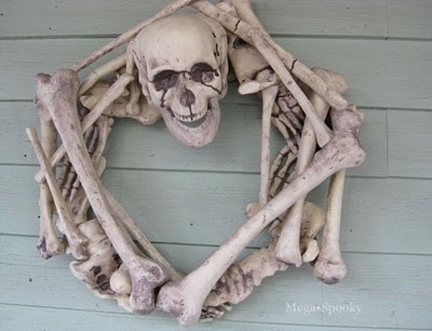 10 Spooky & Creative Halloween Wreaths - picture 11