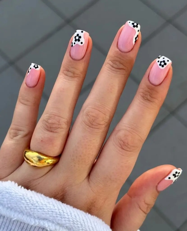 10 Stunning Daisy Nail Designs That Will WOW You - picture 10