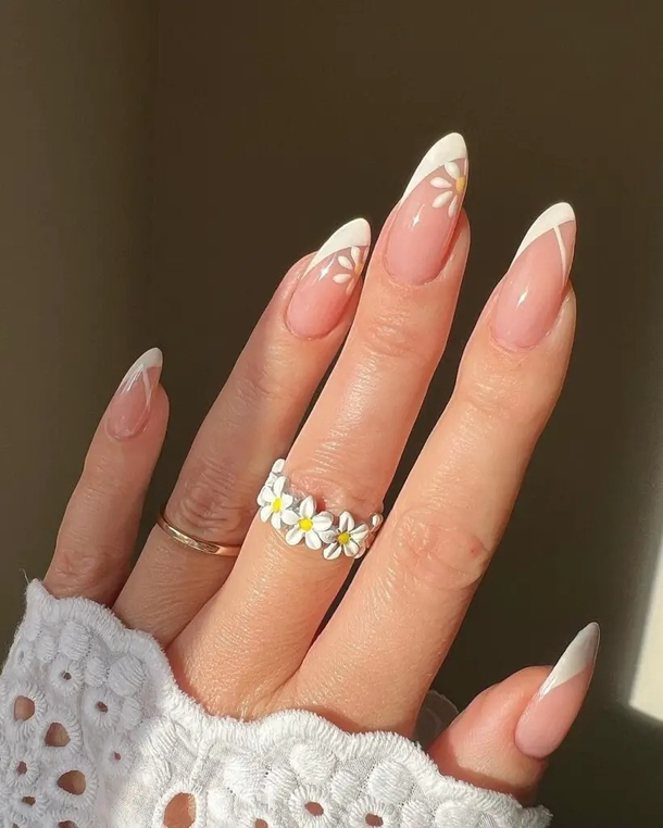 10 Stunning Daisy Nail Designs That Will WOW You - picture 4