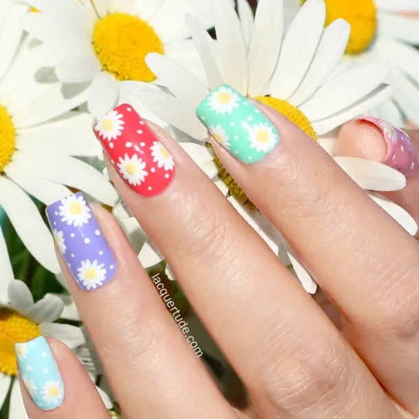 10 Stunning Daisy Nail Designs That Will WOW You - picture 5