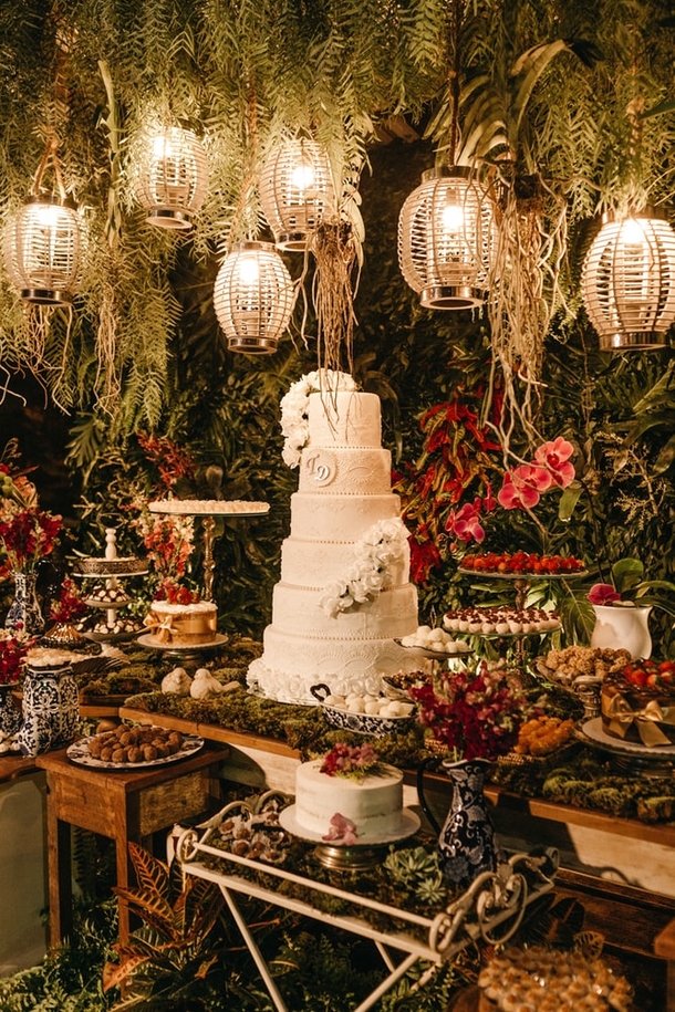 10 Stunning Wedding Cake Ideas & Designs - picture 3