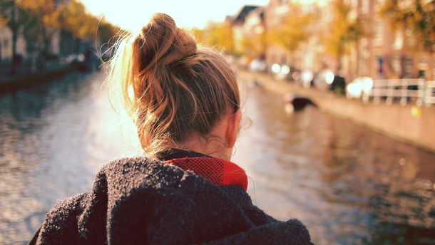 10 Stylish Hair Bun Looks For Women - picture 6