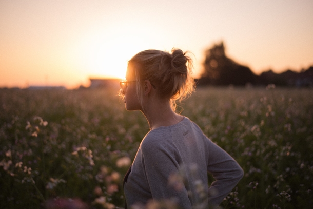 10 Stylish Hair Bun Looks For Women - picture 8