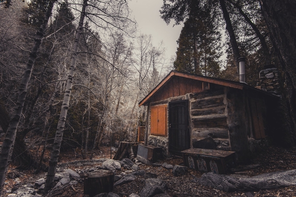 10 Terrifying Abandoned Homes / Buildings You Don't Want To Go Into - picture 10