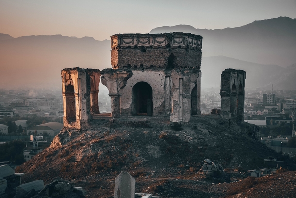 10 Terrifying Abandoned Homes / Buildings You Don't Want To Go Into - picture 7
