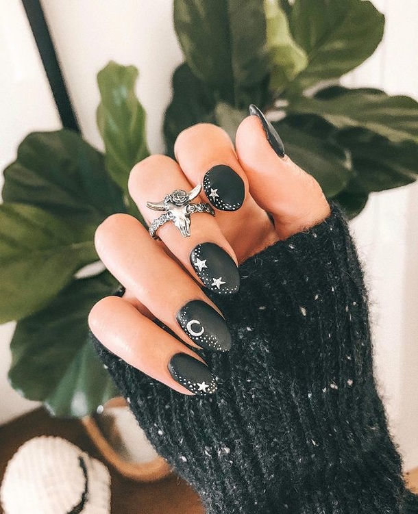 10 Trendy Black and White Nails That Are In Style Right Now - picture 10
