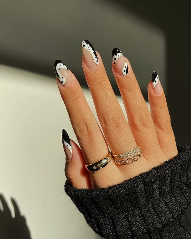 10 Trendy Black and White Nails That Are In Style Right Now - picture 3
