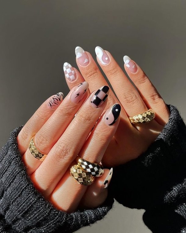 10 Trendy Black and White Nails That Are In Style Right Now - picture 7