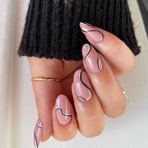 10 Trendy Black and White Nails That Are In Style Right Now - picture 9