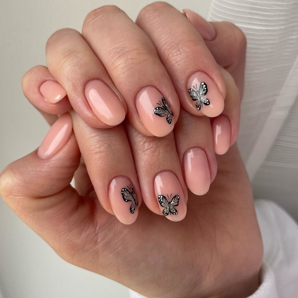 10+ Trendy Butterfly Nails You Will Love - picture 10