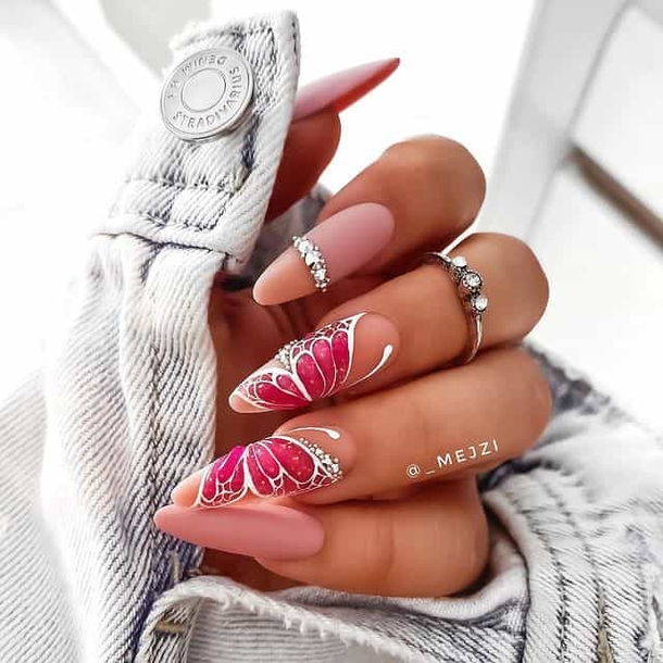 10+ Trendy Butterfly Nails You Will Love - picture 11