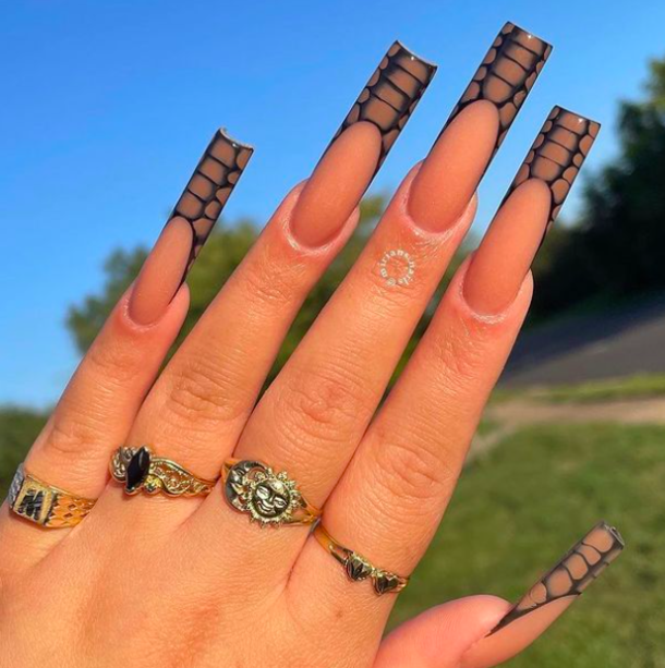 10+ Trendy Snake Print Nails For A New Look - picture 3