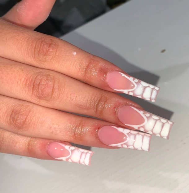 10+ Trendy Snake Print Nails For A New Look - picture 6