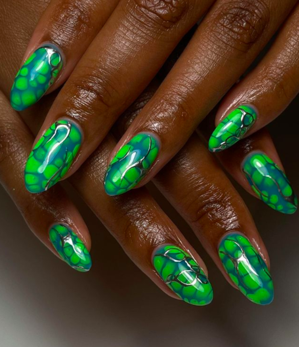 10+ Trendy Snake Print Nails For A New Look - picture 8