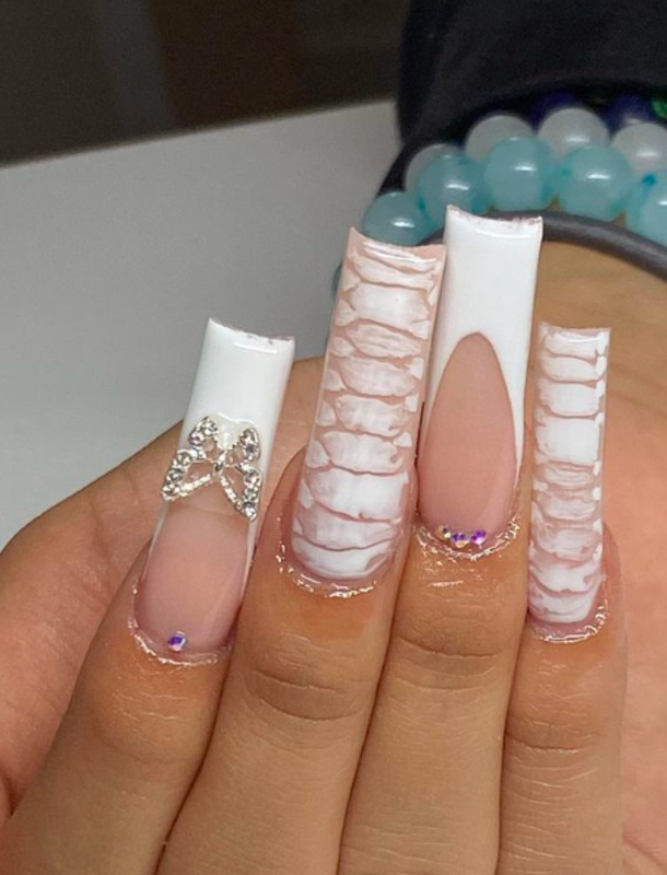 10+ Trendy Snake Print Nails For A New Look - picture 9