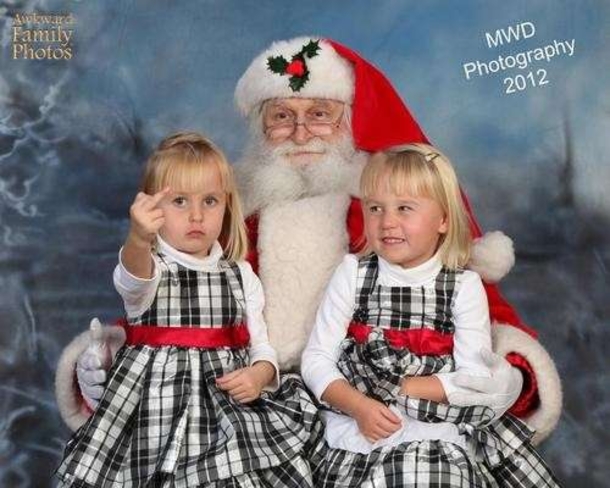10 Very Awkward Family Christmas Photos - picture 3