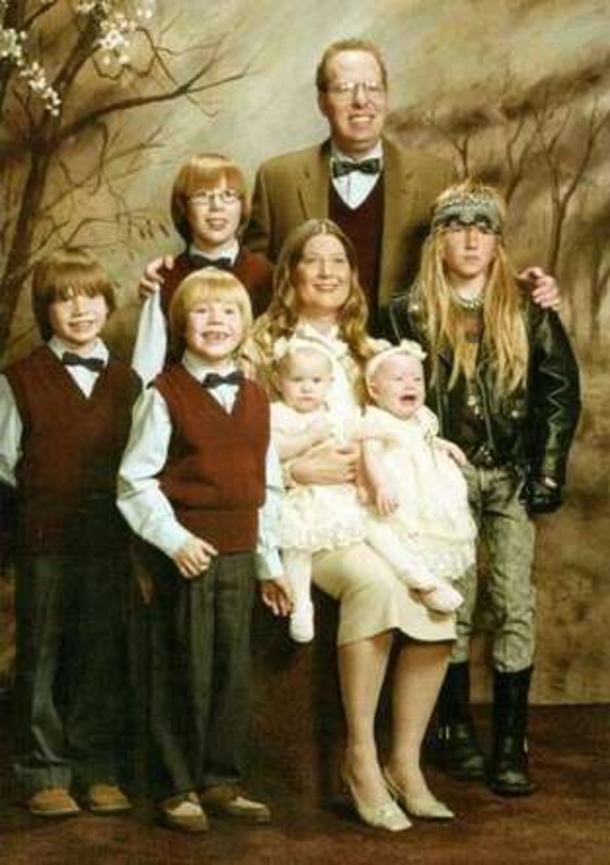 10 Very Awkward Family Christmas Photos - picture 4