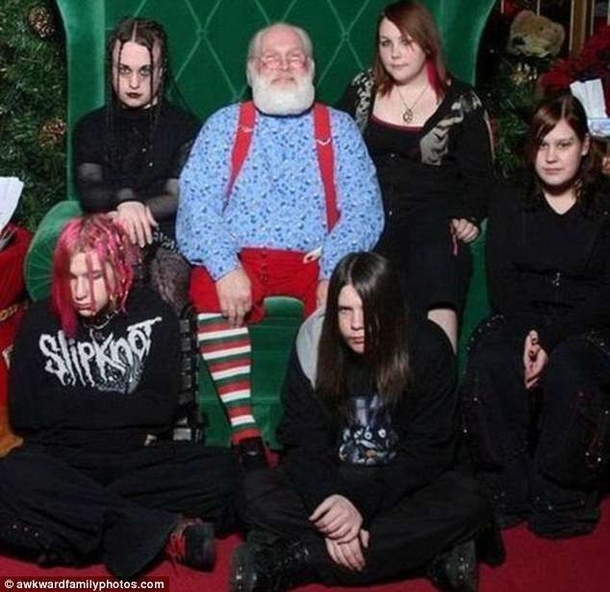 10 Very Awkward Family Christmas Photos - picture 6