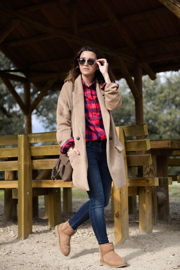 10 Warm And Cozy Outfits With Ugg Boots - picture 2
