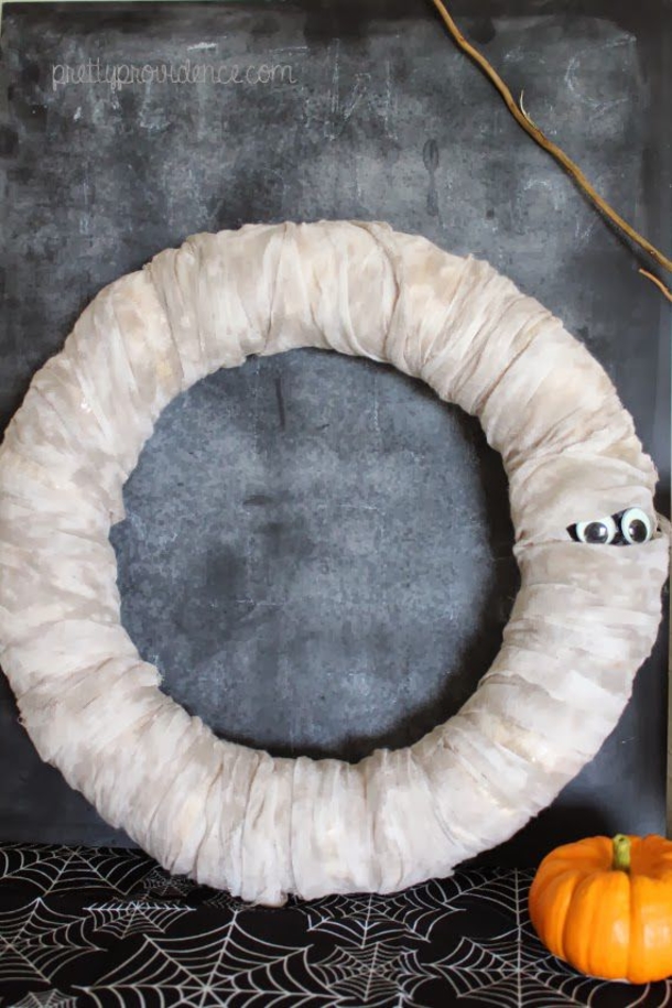 10 Wickedly Cool Halloween Wreath Ideas - picture 2