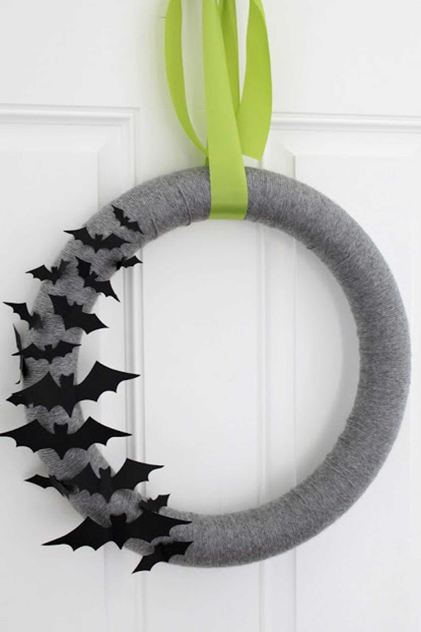10 Wickedly Cool Halloween Wreath Ideas - picture 4