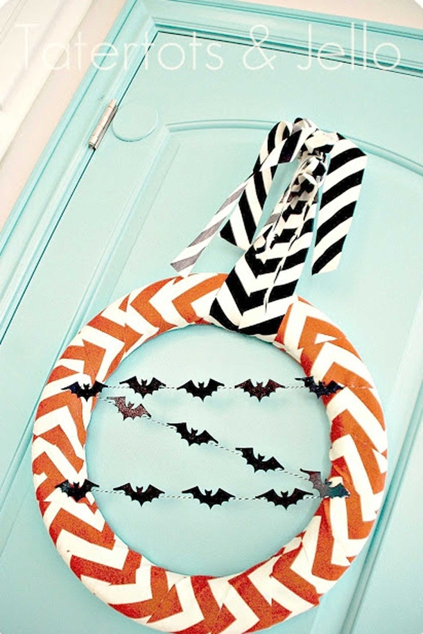 10 Wickedly Cool Halloween Wreath Ideas - picture 5