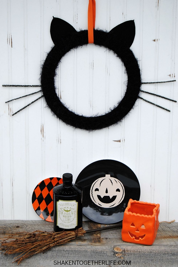 10 Wickedly Cool Halloween Wreath Ideas - picture 6