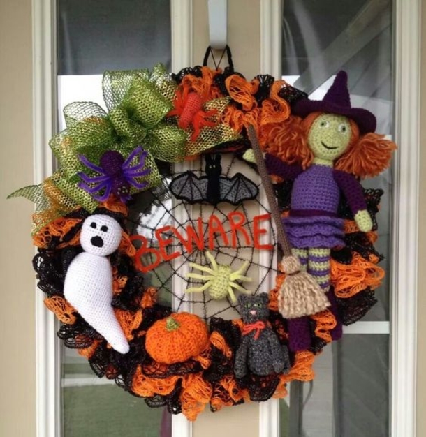 10 Wickedly Cool Halloween Wreath Ideas - picture 9