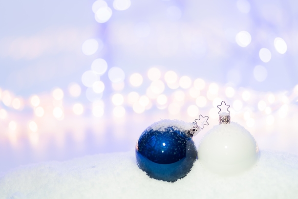 10 Winter Themed Christmas Baubles - picture 3