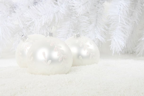 10 Winter Themed Christmas Baubles - picture 7