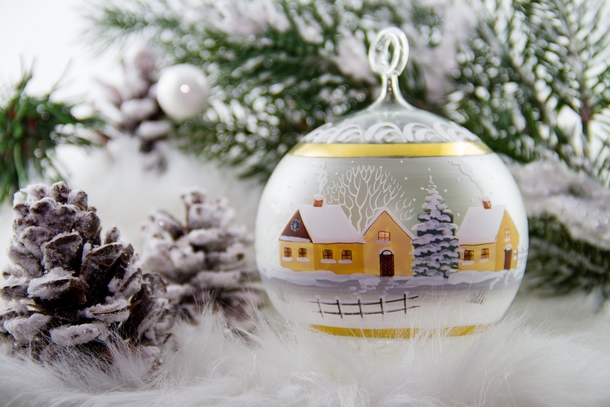 10 Winter Themed Christmas Baubles - picture 8