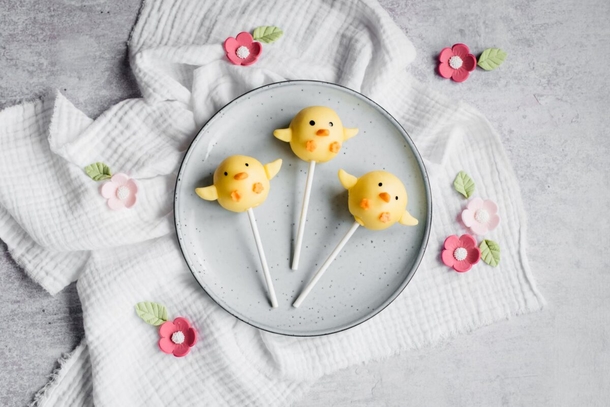 10 Yummy Cakey Easter Pops 2023 - picture 5