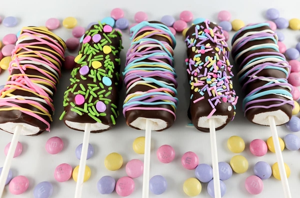 10 Yummy Cakey Easter Pops 2023 - picture 8