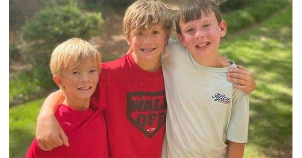 10-year-old brothers save their Father from drowning in backyard pool, good job boys! - picture 2
