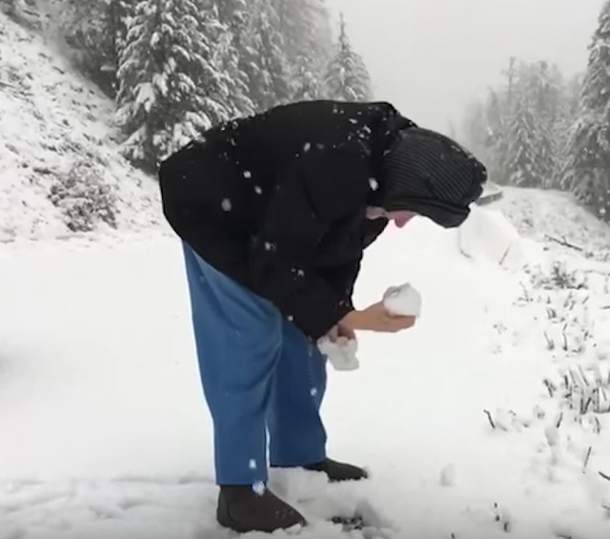 101-Year-Old Mom Jumps Out Of Car Into Snow. Son Records Clip That Has The Internet Laughing - picture 4