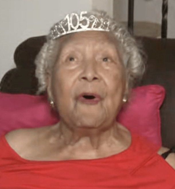 105-year-old Women celebrates her birthday by going on a dance spree along with her family - picture 2