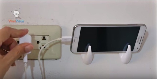 11 Clever Ways to Use Command Hooks In Your Home - picture 2